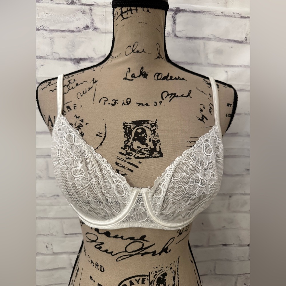 Victoria’s Secret Bra Size‎ 34D White Lace Underwire Sheer Unlined Sexy Boudoir